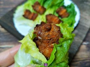 来一块。包着生菜吃！