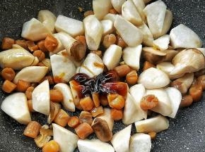 一勺蚝油。