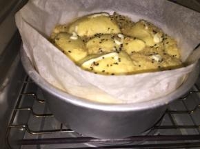 烤箱预热170度10分钟，165度上下火放入烤箱中层35分钟