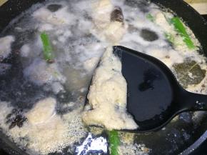 打去浮膜，煮30分钟的样子