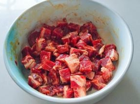 拌匀腌制30分钟。