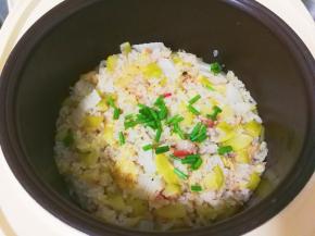 饭好了撒入葱花拌匀