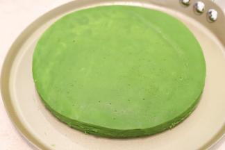 将多余的面糊切掉