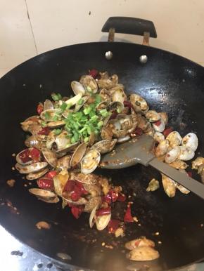 加盐，撒上葱花就可以了