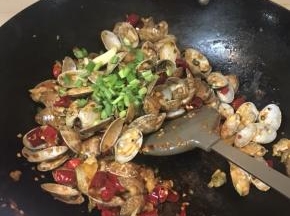 加盐，撒上葱花就可以了