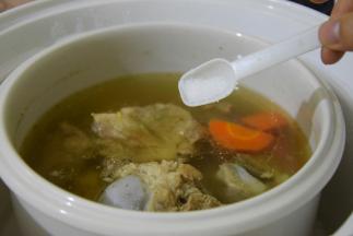 断电后加入盐拌匀