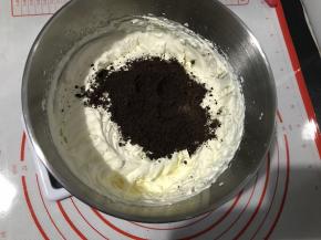 加入30克奥利奥碎。