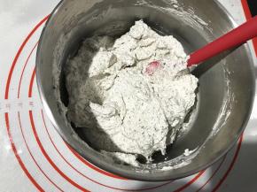 直接用刮刀翻拌均匀就达到9分发了。