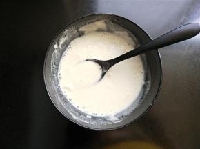放清水，调成糊。