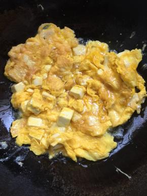 煎至两面金黄色即可。