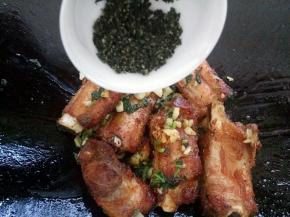 最后加入海苔黑芝麻粉