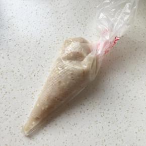 装入裱花袋中。