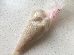 装入裱花袋中。