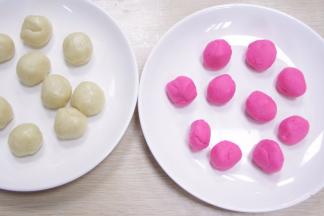 松驰后的油酥和油皮分别分成10等份