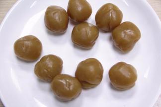 把莲蓉馅平均分成10份