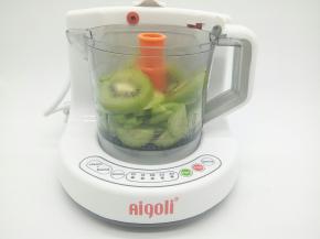 把杯子放入辅料机上，盖上盖子