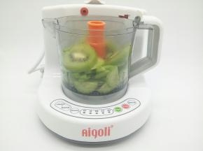 把杯子放入辅料机上，盖上盖子