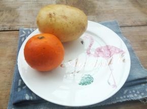 准备橙子与土豆各一个