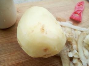 土豆洗干净再削皮