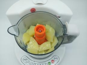 看看，土豆一会就蒸熟了