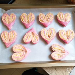 全部做好，烤盘铺一层油纸，放在盘上，进行二发。