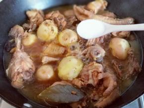 加入盐调味，大火收汤即可出锅，