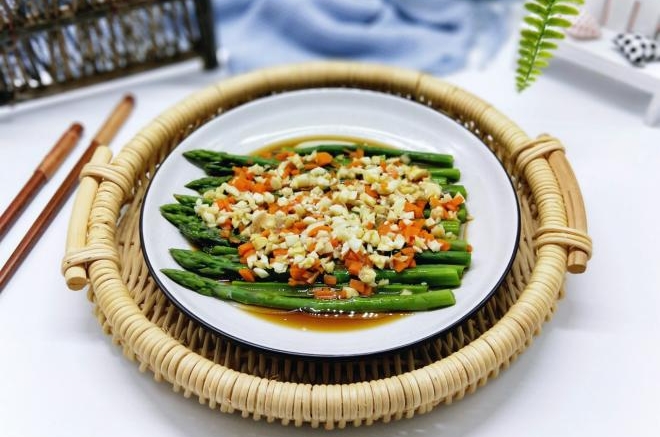 白灼芦笋