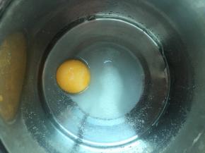 马斯卡彭慕斯层：
1.蛋黄、水、细砂糖隔热水混合搅匀