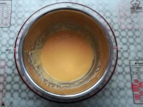 面糊混合均匀后放一边备用，此时预热烤箱