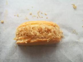 2瓣蛋糕合起来就是肉松小贝了