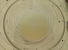 玉米油，水，柠檬汁混合均匀。