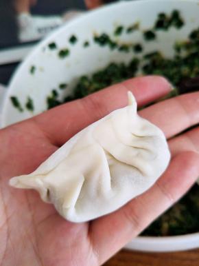 饺子成品图，我就只会这种，。包的不美腻，请将就看