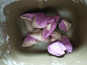 中种面团剪小块。