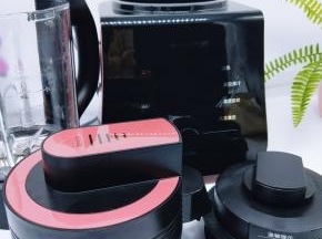 特别好拆装，配有两个盖子，期中粉色的这个是真空盖子，一般做果汁用真空盖子，做豆浆不用哈！