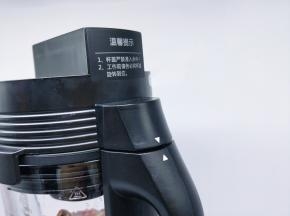 将盖子盖好，这个△的标志上下一定要对齐，如图。