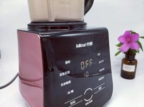 豆浆好后，米厨破壁机会自动鸣笛呦～这时就可以断开电源啦！