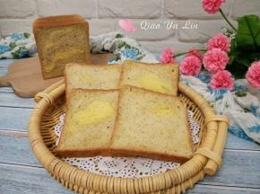 红龙果椰蓉吐司。