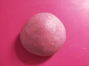 面团分成8份，滚圆。