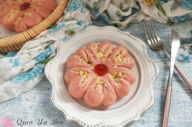红龙果椰蓉花朵面包
