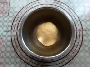 面团揉光滑后放室温下静置半小时