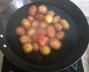 放入锅里煮熟或者蒸熟