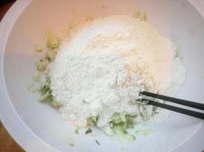 加入适量面粉