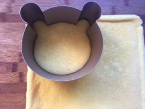 学厨的小熊模具压出形状