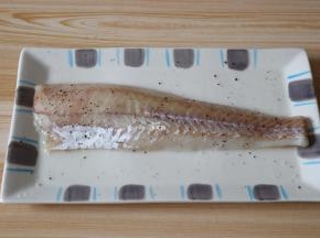 抹均匀后腌制20分钟；