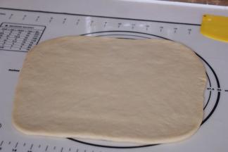 松弛完后擀成长方形