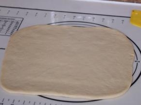 松弛完后擀成长方形