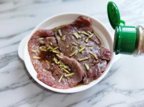 再加入十三香。