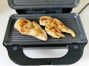 噔噔噔，鸡排好了呦～用米凡欧斯家牛排机器省心，省事，不用翻面，不用担心肉肉被煎糊，米凡欧斯牛排机就这么贴心。