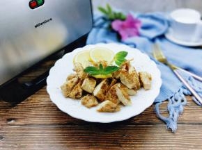 鸡胸肉温中补气，这个季节要适当多吃。