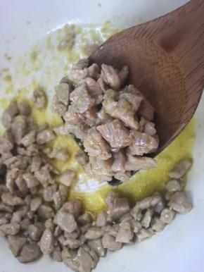 炒至断生，捞出备用